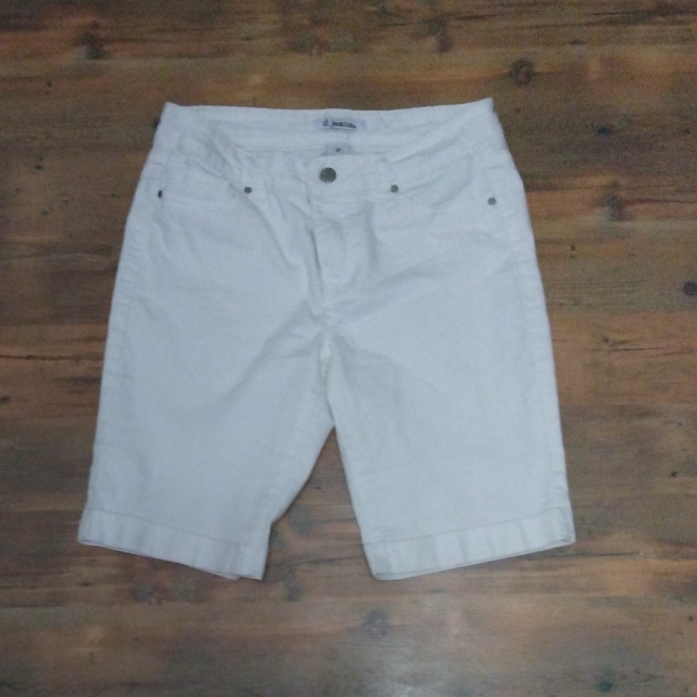 d. jeans Cream Denim Shorts
